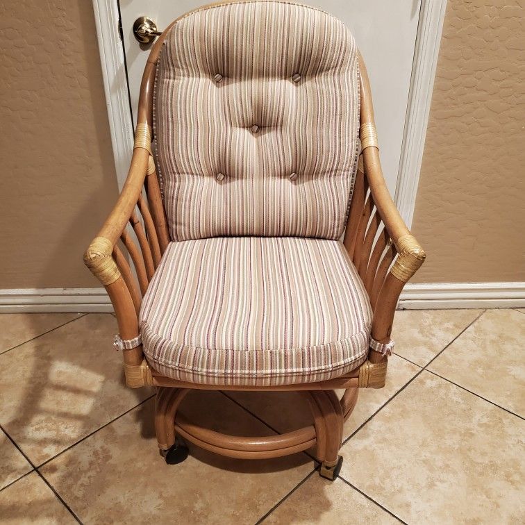 Vintage Lane Venture Rattan Rolling Swivel Chair With Removable Cushion