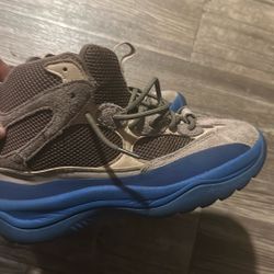 yeezy boots size 10