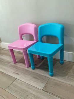 2 toddlers chairs