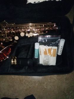 NEAR-NEW, NEVER BEEN USED, ALTO SAXOPHONE 🎷- ROSE GOLD/BRASS HIGH POLISH W/ ACCENT DESIGN ENGRAVING BEAUTIFUL DETAIL!! PLUS FULL PRO KIT!!!