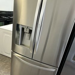 Kenmore Refrigerator With Showcase 