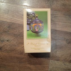 HALLMARK KEEPSAKE ORNAMENT 1983