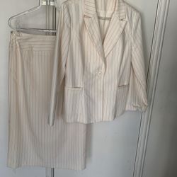 METROSTYLE  12/100 RAYON 6/100 WOOL LINING 100/100 POLYESTER SIZE 10 . SkIRT 31” L 15” WAIST 23” SLEEVES L 25” JACKET L. NEW