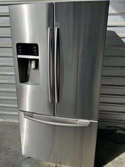 Samsung French 3  Door Refrigerator stainless steel dimensions 68 7/8 height 35 7/8 width 32 1/2  depth with water and ice dispenser working perfectly
