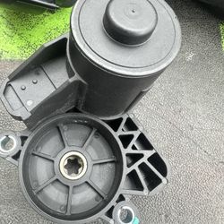 8V0998281A Left & Right Parking Brake Actuator Motor Fit for Volkswagen Jetta/Tiguan/Atlas/Arteon/E-Golf for Audi A3/Tt/S3/Rs3/Q2L/A3 Sportback Replac