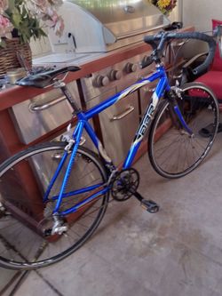 NICE BIKE DIAMONDBACKS TIRES SIZE 700C FRAME SIZE 56CM
