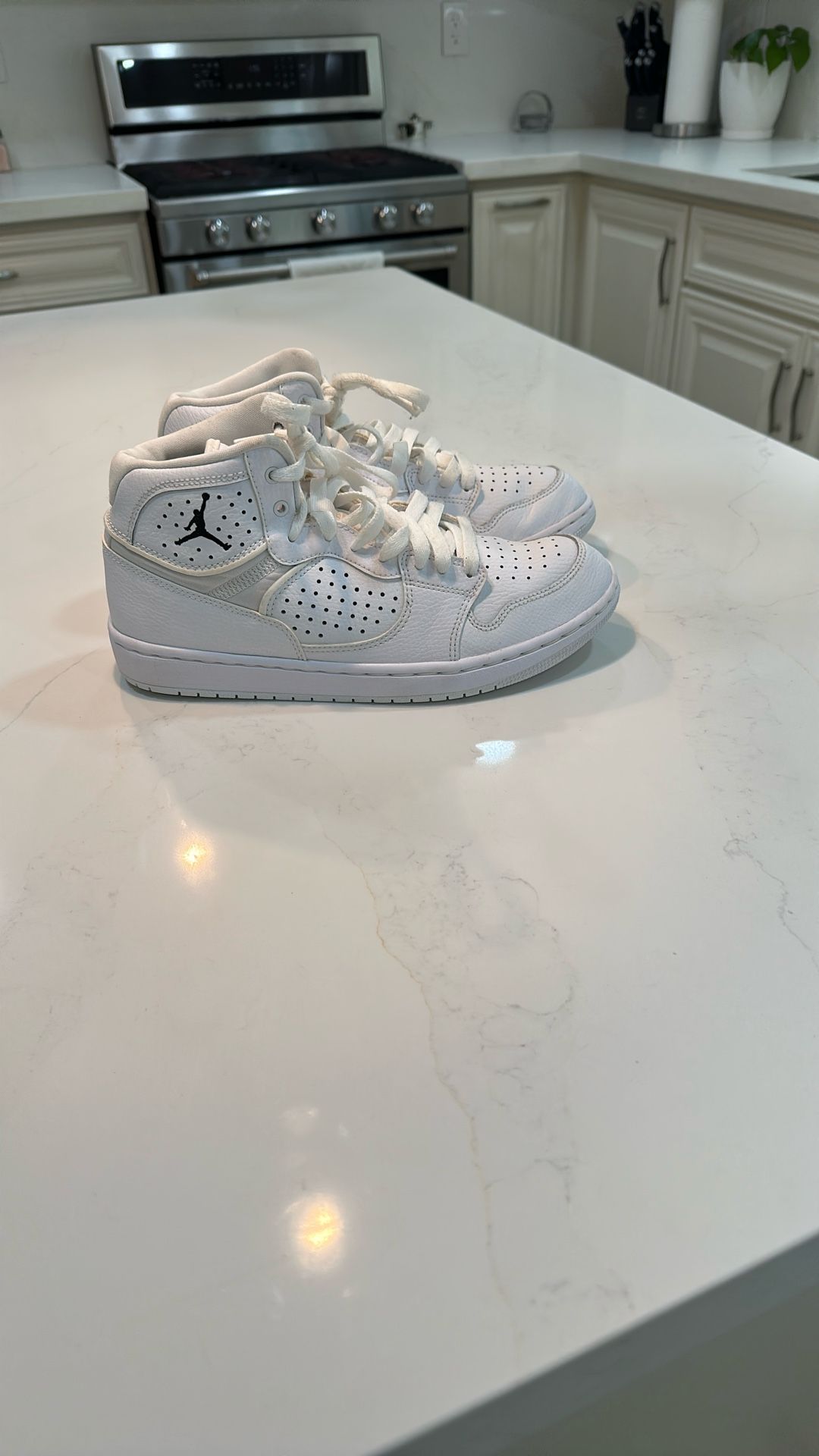 Jordan Tenis Shoes Size 7