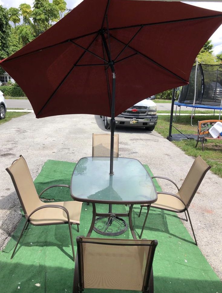 Patio Table 6 Chair Whit Umbrella