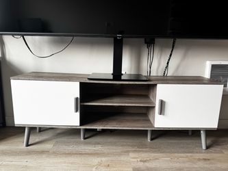 Modern TV Stand / Entertainment Center