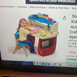 Playskool Deluxe Art desk and chair
