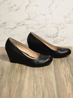 CL by Laundry Nima Womens Round Closed Toe Wedge Heel Pumps