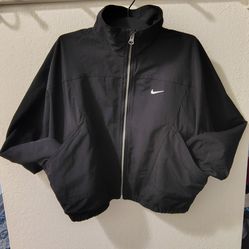 Nike Sportswear Everything Wovens
Women's Oversized Repel UV Protection Jacket