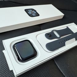 Apple Watch SE (2nd Gen) (GPS + Cellular) 44mm 