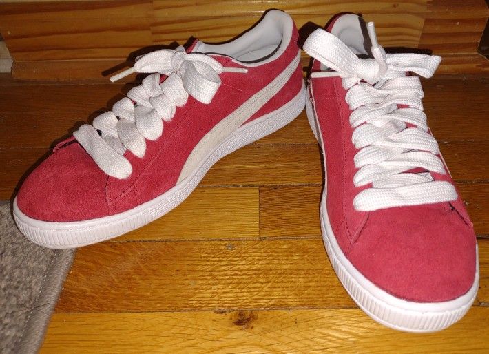 PUMA Men's Suede Classic Sneaker Shoe 1(contact info removed).
US size 9.5. Red