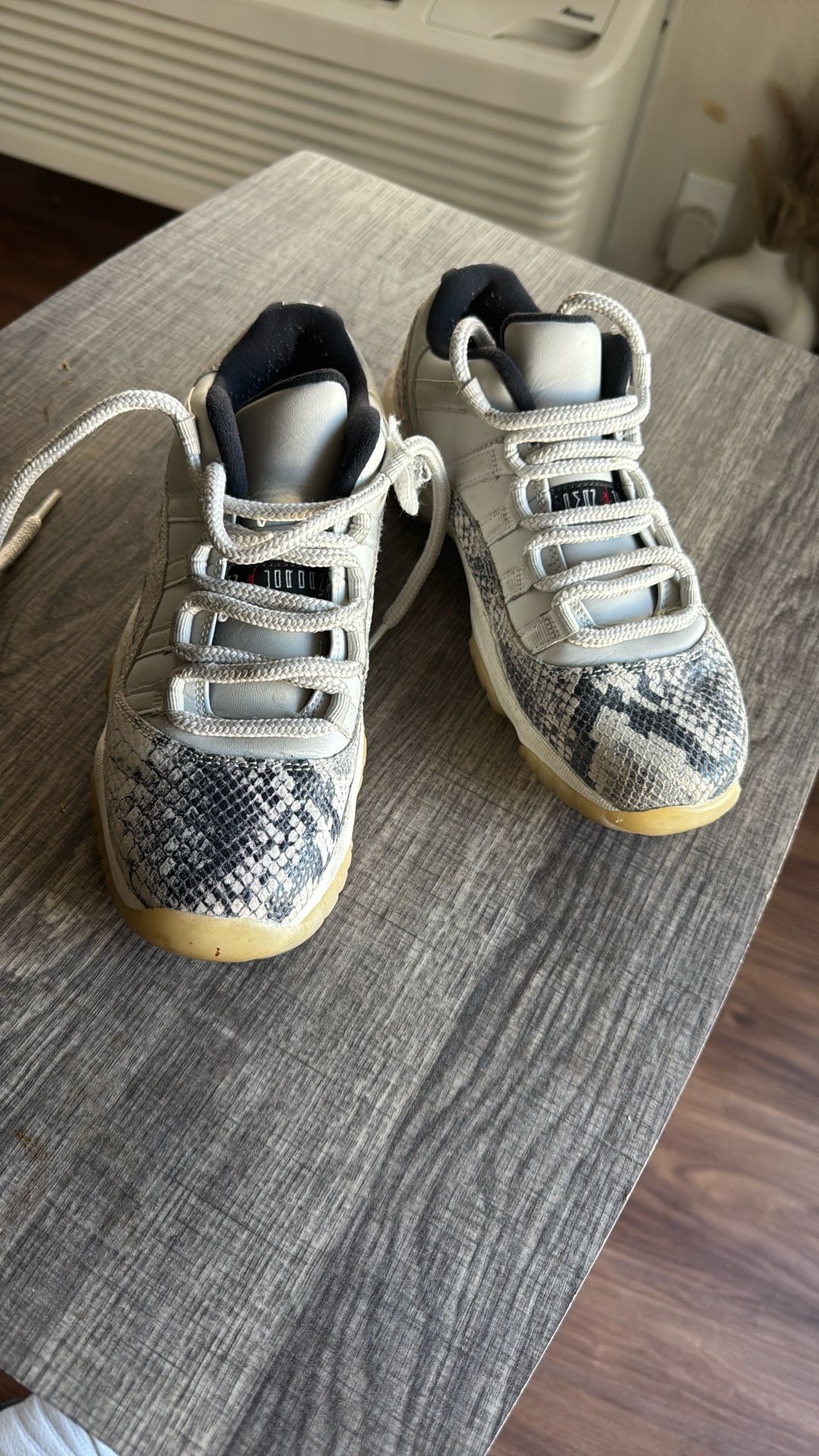 Air Jordan 11 Low Size 6 Youth