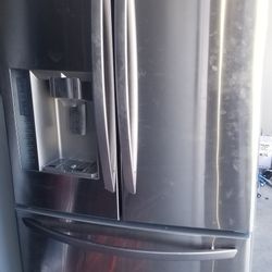 LG FRENCH DOOR REFRIGERATOR WORKS GREAT 