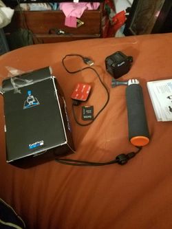vendo gopro hero trae sus asensorios y una tarjeta sd car