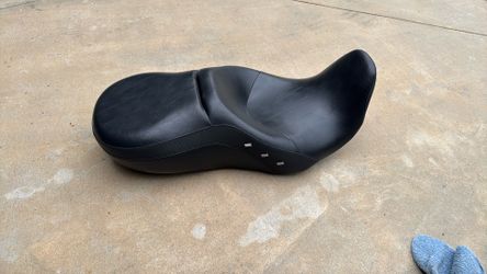 2011 Harley Road King Seat
