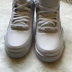 Nike Flight Legacy. 7.5 Men’s/ 8.5 Women’s 