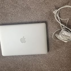 MacBook Pro Retina 13.3-inch (2015) - Core i5 - 8GB - SSD 512 GB. 