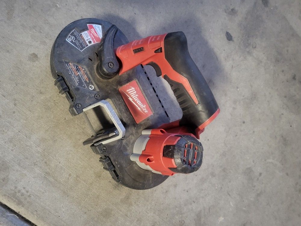 Milwaukee Bandsaw With Battery 