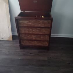 ANTIQUE RECORD PLAYER 