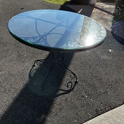 Round Wrought Iron Table & 4 Chairs w/Glass Top