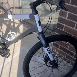 UX Momentum Bike 