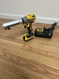 DEWALT POWERSTACK™ 20V MAX Battery & 6-Amp Fast Charger Combo