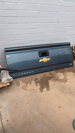 Selling Chevrolet tailgate