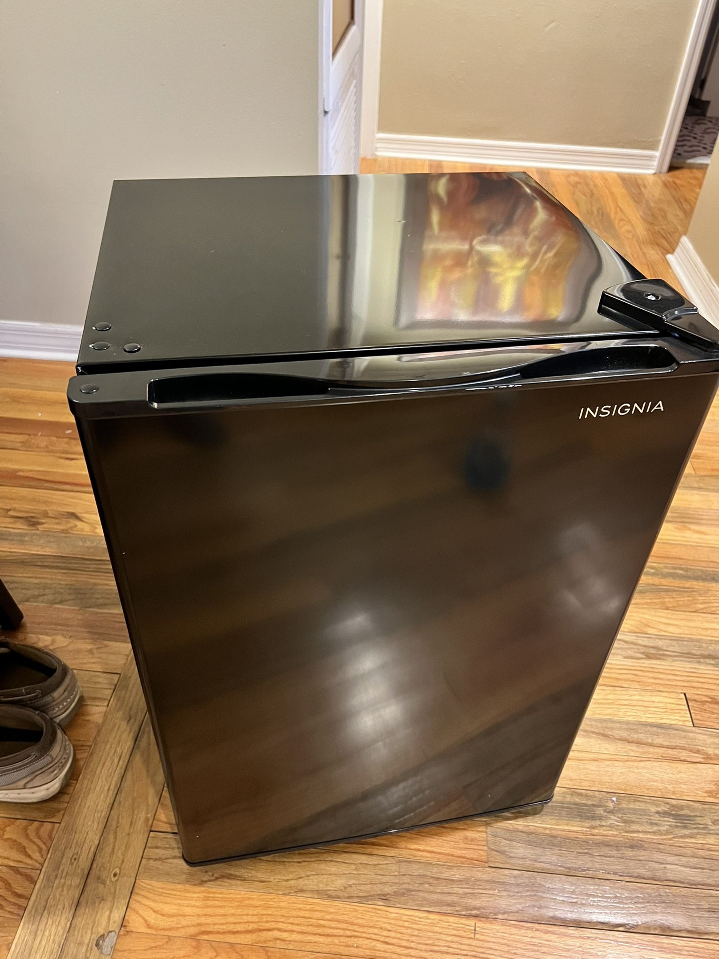 Insignia 2.6CU Mini-Fridge