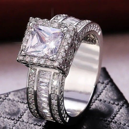 Size 8 Halo Ring Inlaid Square Cut Shiny Zircon Ring