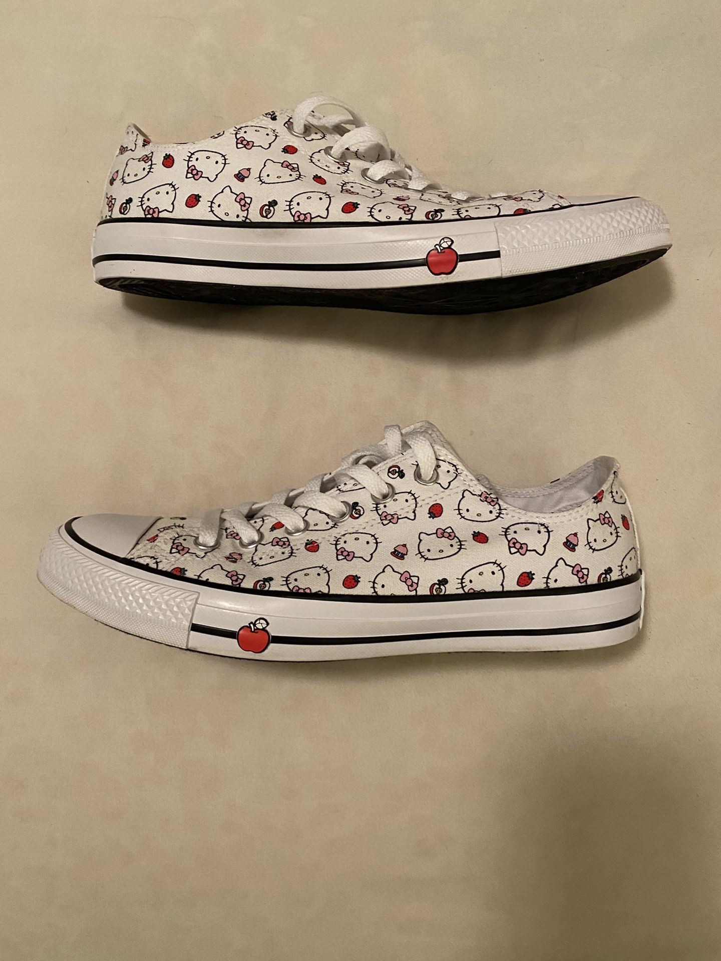 Hello kitty converse size 10w og box