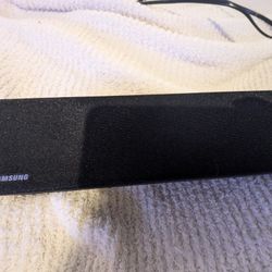Samsung 2.1-Channel Soundbar with Wireless Subwoofer and DOLBY AUDIO / DTS 2.0 - Black