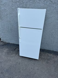 GE Refrigerator Fridge Freezer Energy Efficient Free Local Delivery/30 Day Warranty