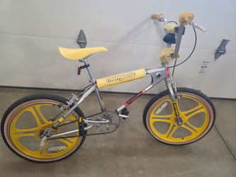 Stranger things bicycle bike 80s