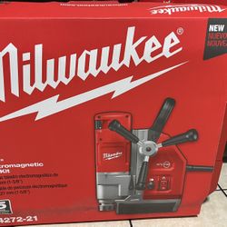 Milwaukee Drill Kit 