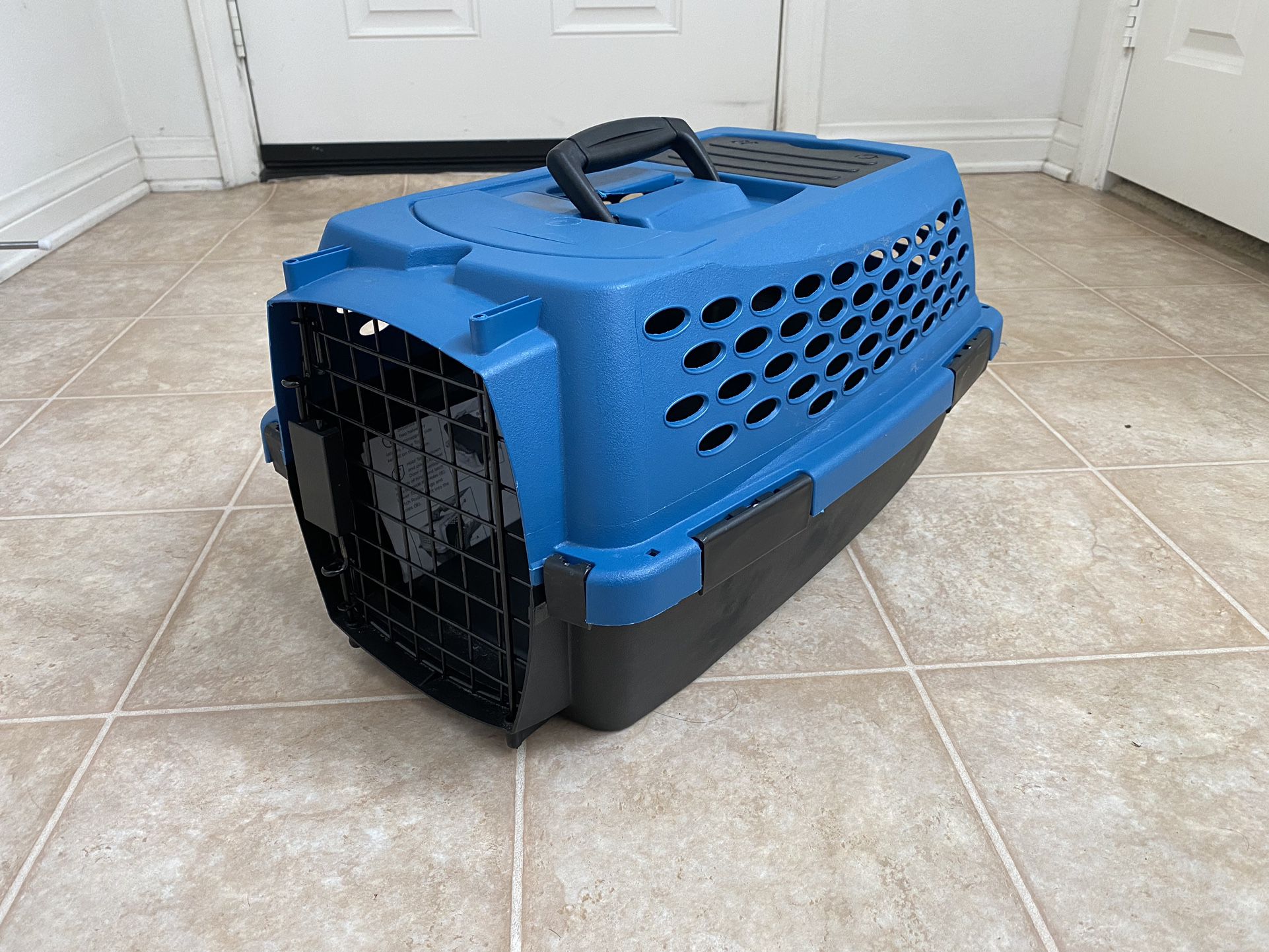 Small Petmate Carrier 18”x10”x 11”