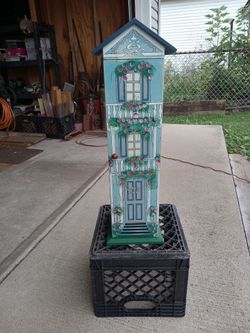 Cabinet / nick nack / CD holder