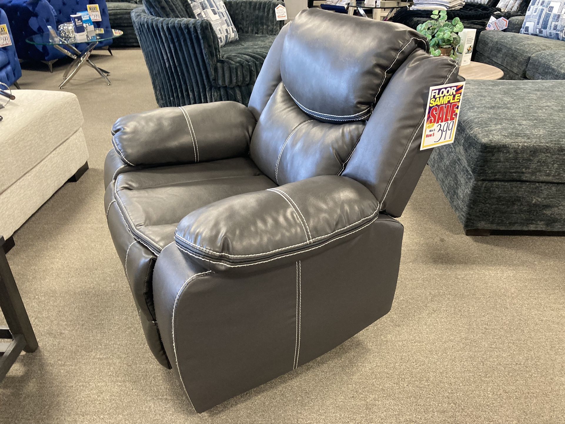 leather accent chair ON SALE🚨‼️ $299