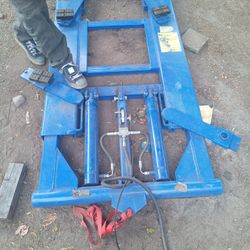 Central Hydraulics Mid-High Car Lift Used