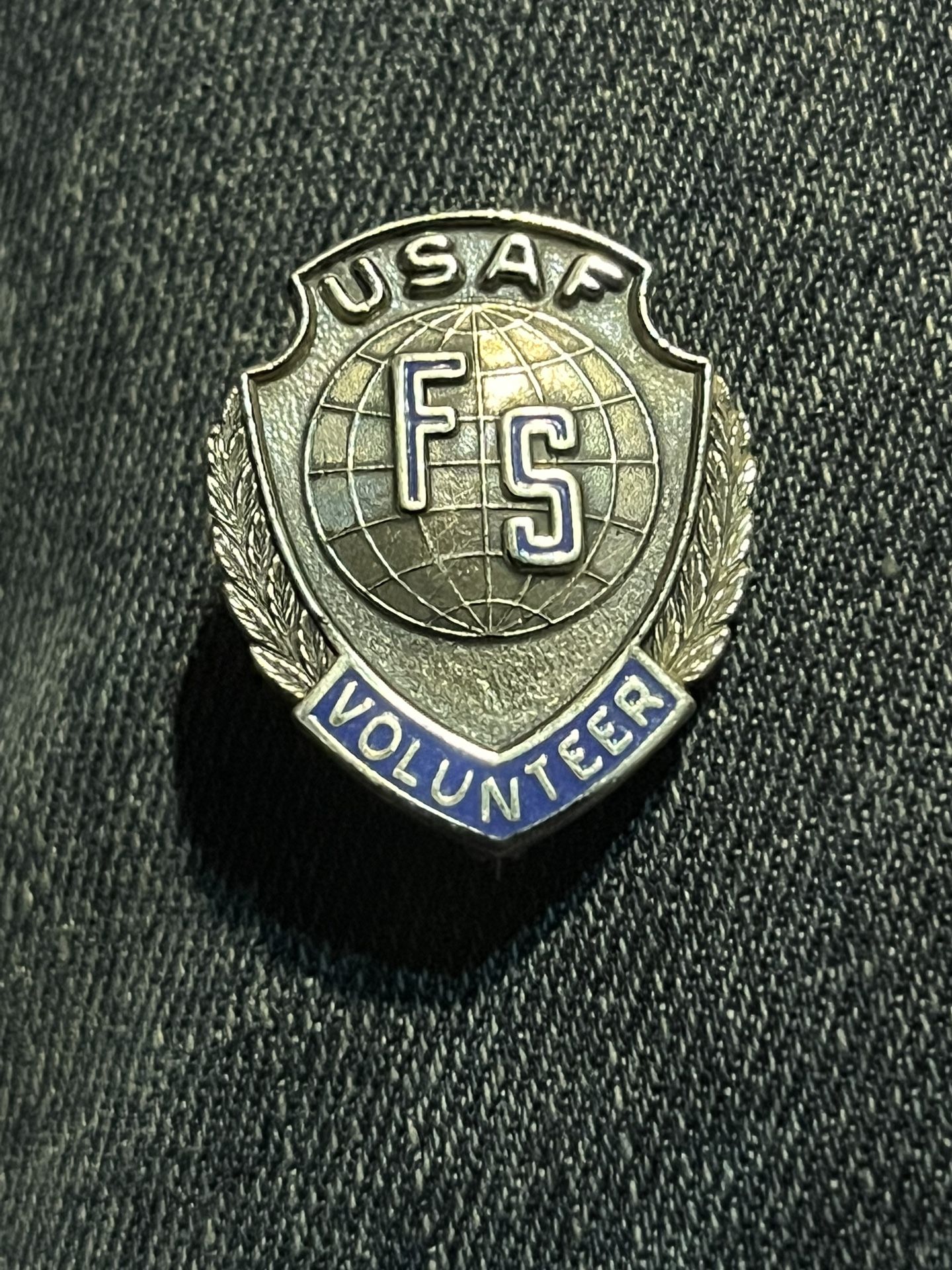Us Air Force Family Services Volunteer Pin Back