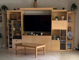 Entertainment center