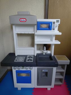 Little Tikes Play Kitchen