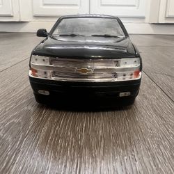 Diecast 1/24 Scale JADA DUB CITY 2000 CHEVROLET SUBURBAN Missing Driver Mirror 