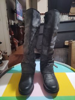 Tall riding boots
