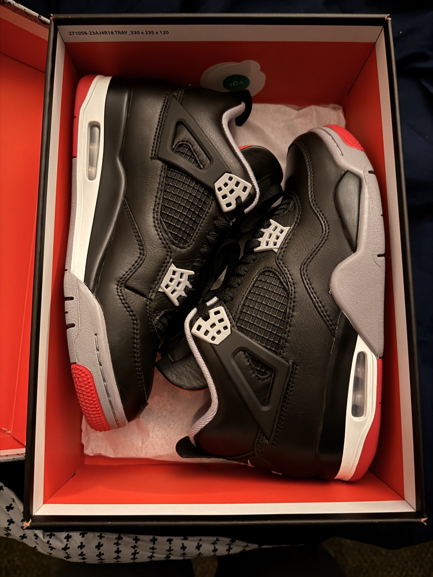 Men’s 8.5 Jordan 4