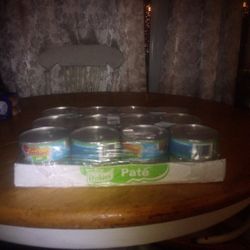 friskies white tuna dinner cat food . 