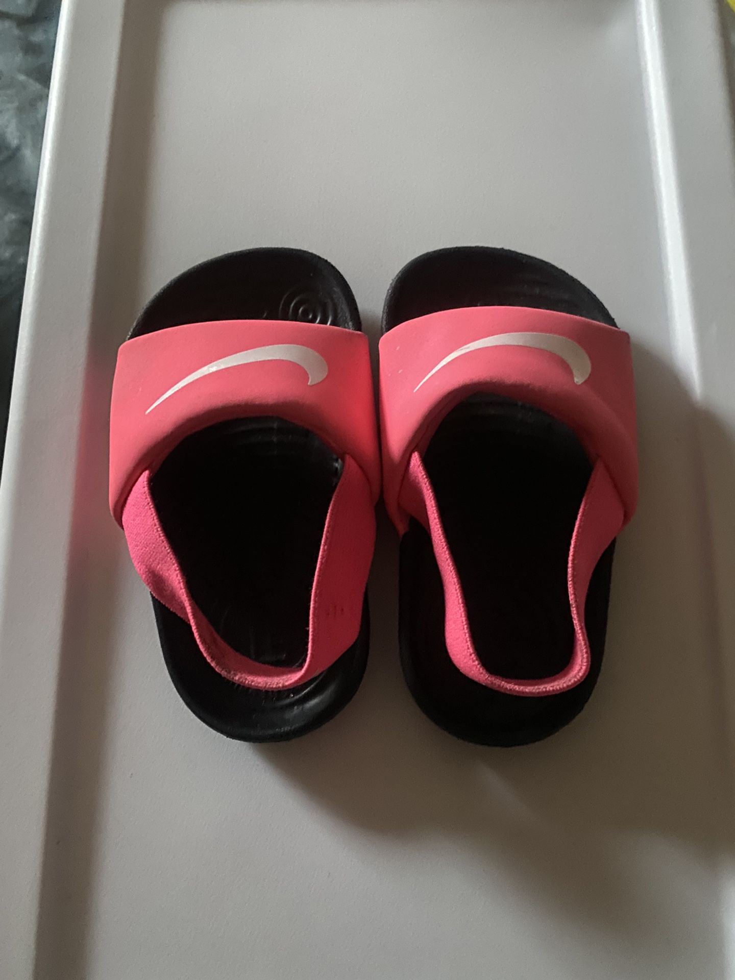 telex Volwassen tyfoon Baby Girl Nike Sandals for Sale in Pasadena, CA - OfferUp