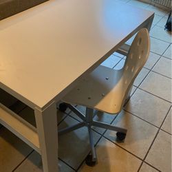 Craft Or School Table W/rolling Kids Chair